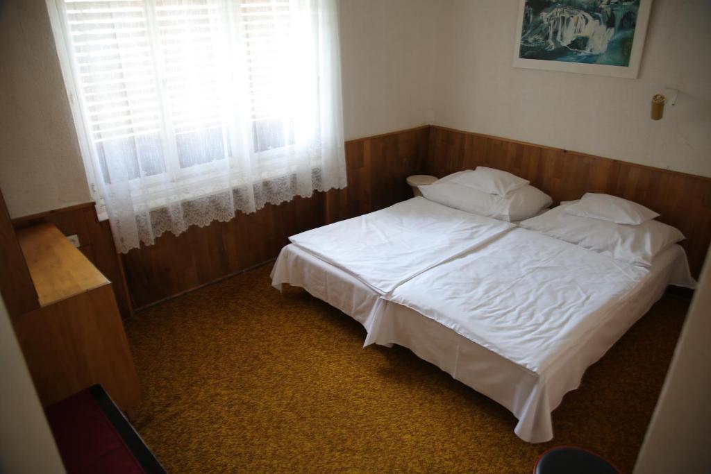 Simply Szallo Hotel Balatonboglár Quarto foto